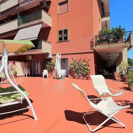 La Terrazza Parco Lauro شقة